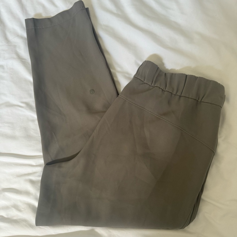 Lululemon on the fly pants woven sage green crop
